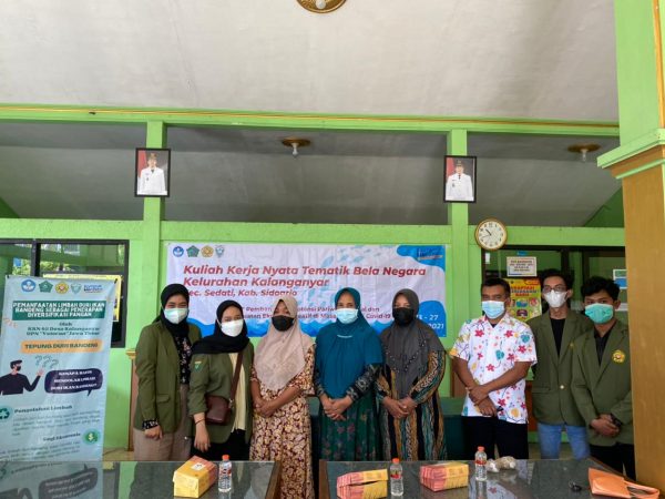 Mahasiswa KKN Tematik Belanegara UPN “Veteran” Jatim Kembangkan Cara Pengolahan Limbah Duri Bandeng Menjadi Camilan Bergizi